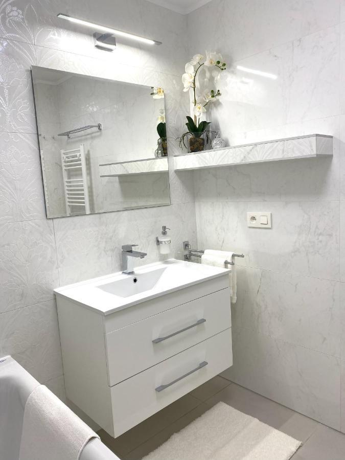 Die Eleganz - Apartment Near The City Center With Free Parking Bratislava Ngoại thất bức ảnh
